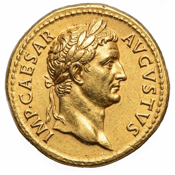 Gold Roman aureus coin – heads side showing emperor Augustus portrait